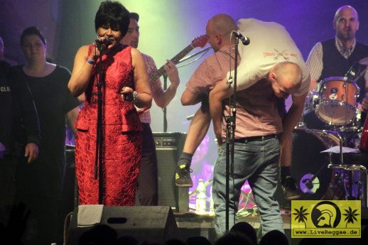 Yvonne Harrison (Jam) and Roy with The Easy Snappers  18. This Is Ska Festival - Wasserburg, Rosslau 27.Juni 2014 (32).JPG